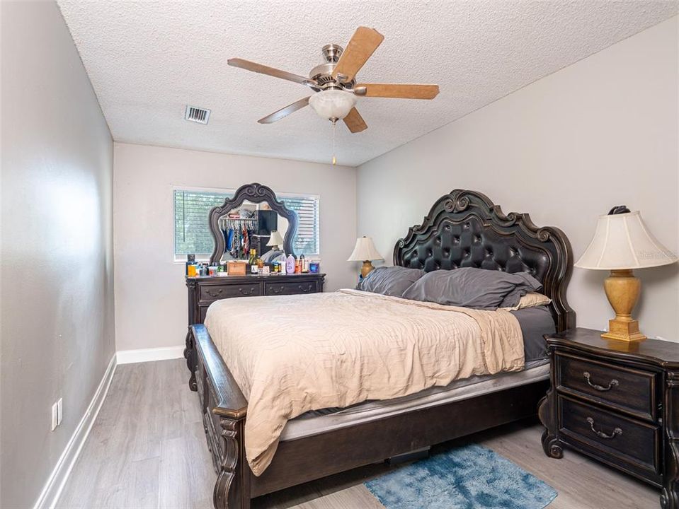 For Sale: $189,900 (2 beds, 1 baths, 1365 Square Feet)