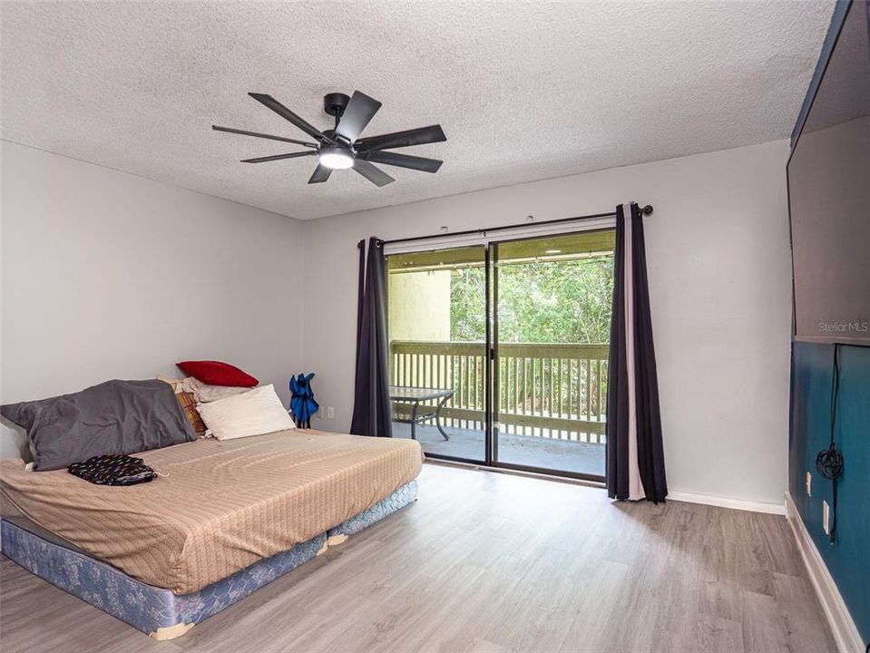 For Sale: $189,900 (2 beds, 1 baths, 1365 Square Feet)