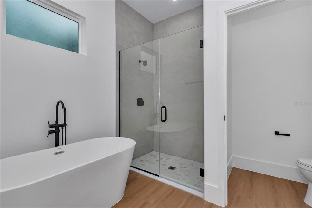 For Sale: $314,900 (4 beds, 2 baths, 1878 Square Feet)