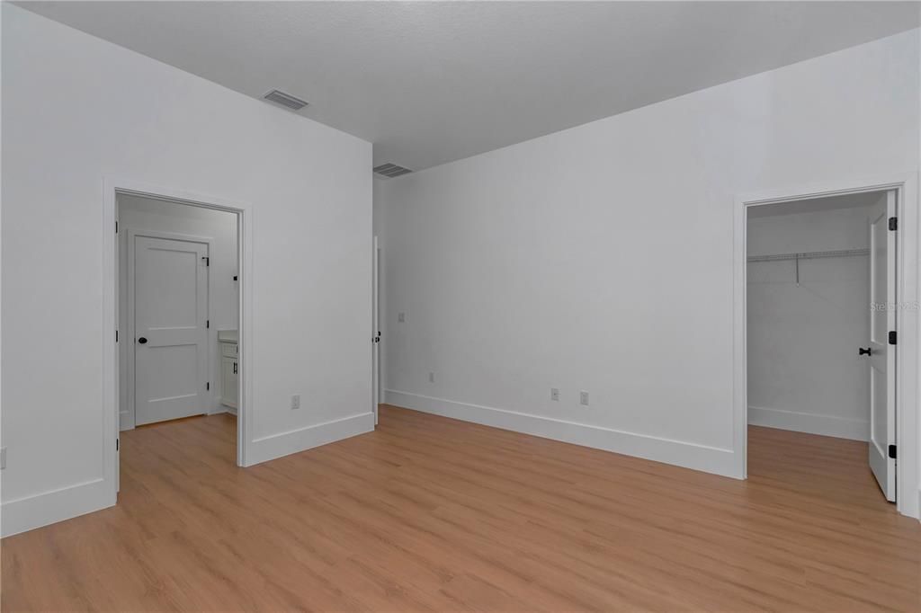 For Sale: $314,900 (4 beds, 2 baths, 1878 Square Feet)