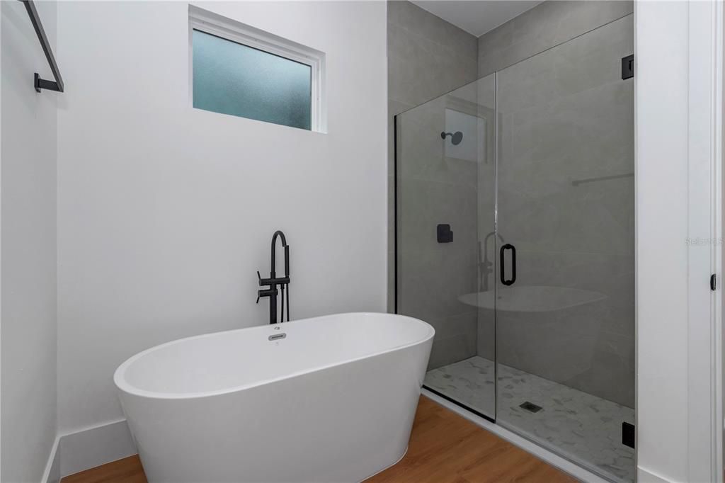 For Sale: $314,900 (4 beds, 2 baths, 1878 Square Feet)