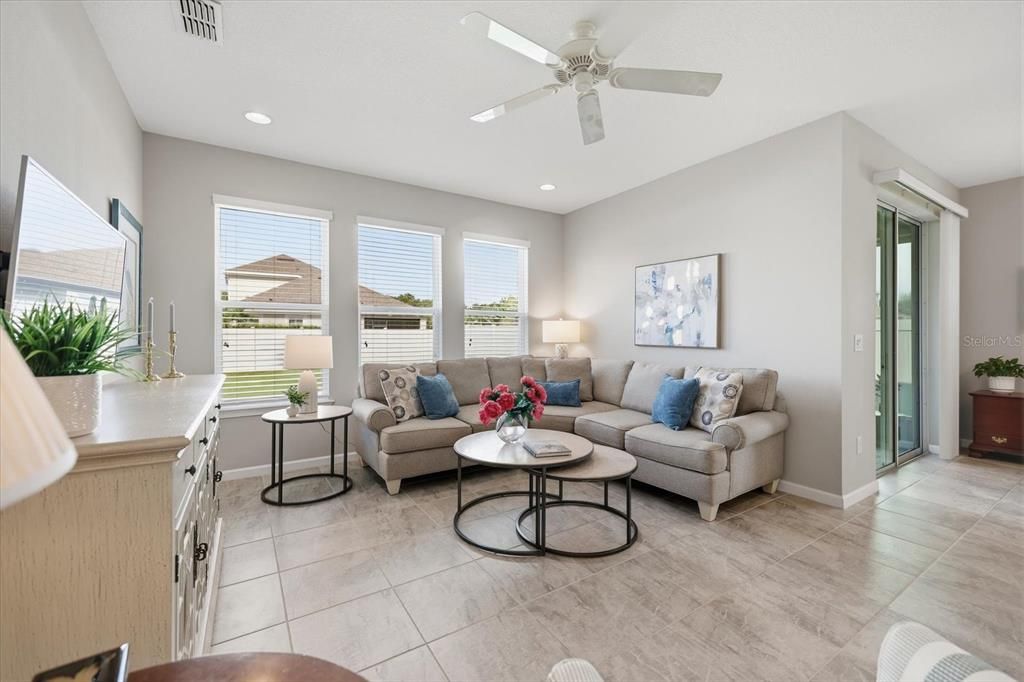 For Sale: $420,000 (2 beds, 2 baths, 1575 Square Feet)