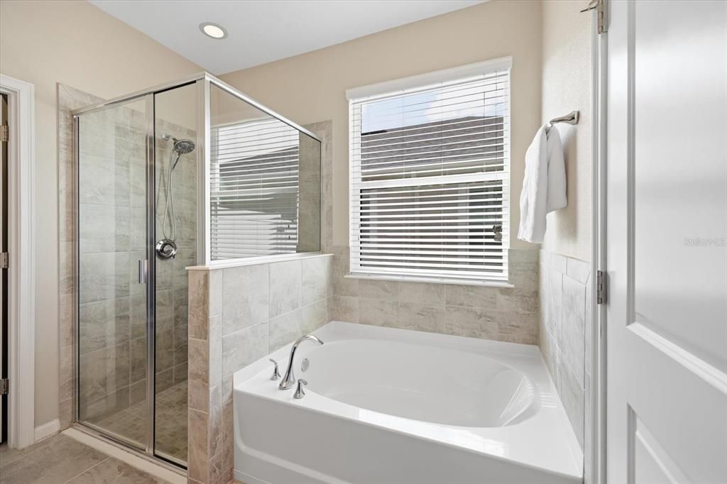 For Sale: $420,000 (2 beds, 2 baths, 1575 Square Feet)