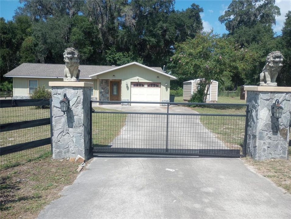 For Sale: $414,900 (3 beds, 2 baths, 1594 Square Feet)