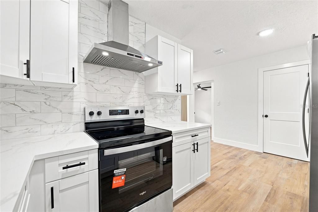 En Venta: $375,000 (4 camas, 2 baños, 1174 Pies cuadrados)