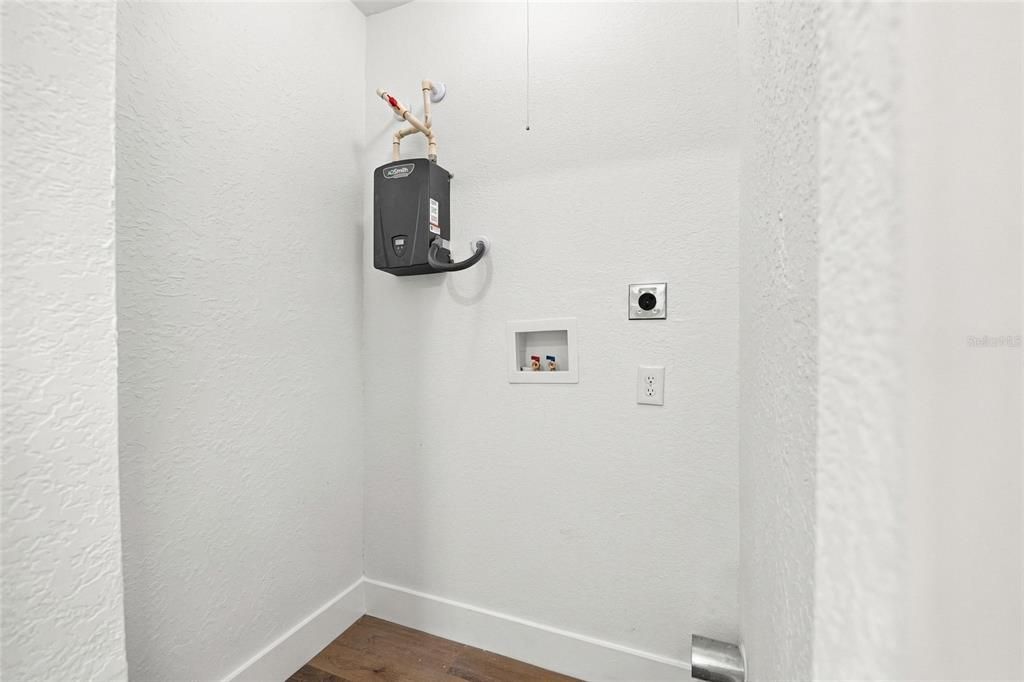 En Venta: $375,000 (4 camas, 2 baños, 1174 Pies cuadrados)