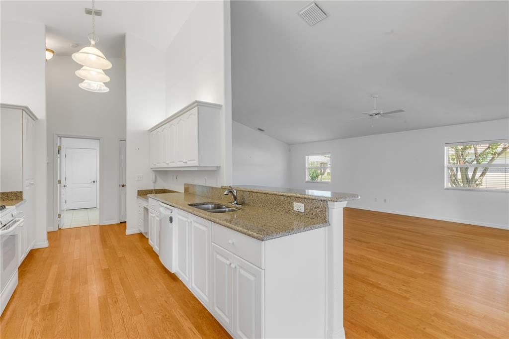 For Sale: $435,000 (3 beds, 2 baths, 1890 Square Feet)