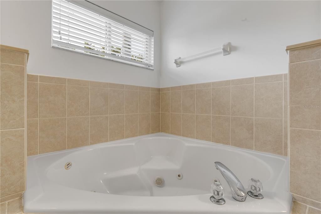For Sale: $435,000 (3 beds, 2 baths, 1890 Square Feet)