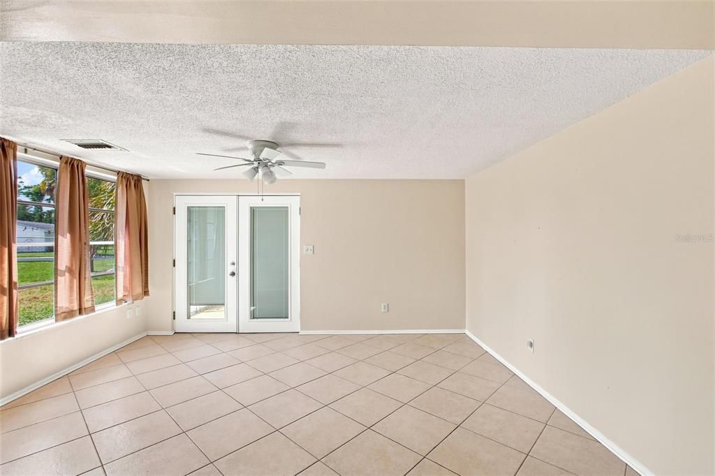 For Sale: $239,999 (3 beds, 1 baths, 1352 Square Feet)
