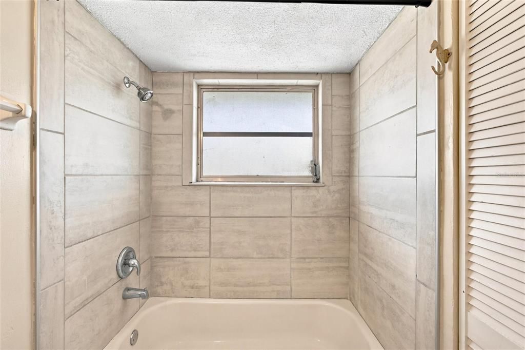 For Sale: $239,999 (3 beds, 1 baths, 1352 Square Feet)