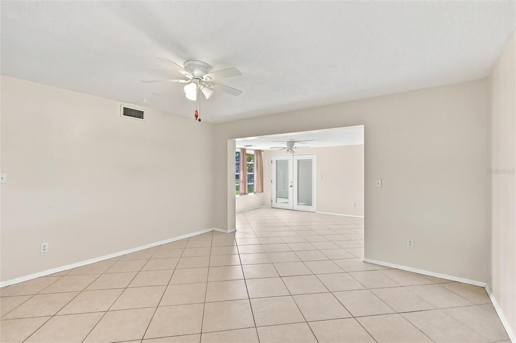 For Sale: $239,999 (3 beds, 1 baths, 1352 Square Feet)