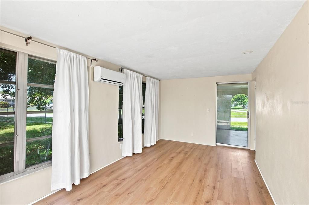 For Sale: $239,999 (3 beds, 1 baths, 1352 Square Feet)