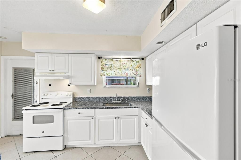 For Sale: $239,999 (3 beds, 1 baths, 1352 Square Feet)
