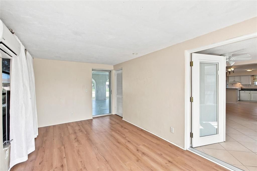 For Sale: $239,999 (3 beds, 1 baths, 1352 Square Feet)