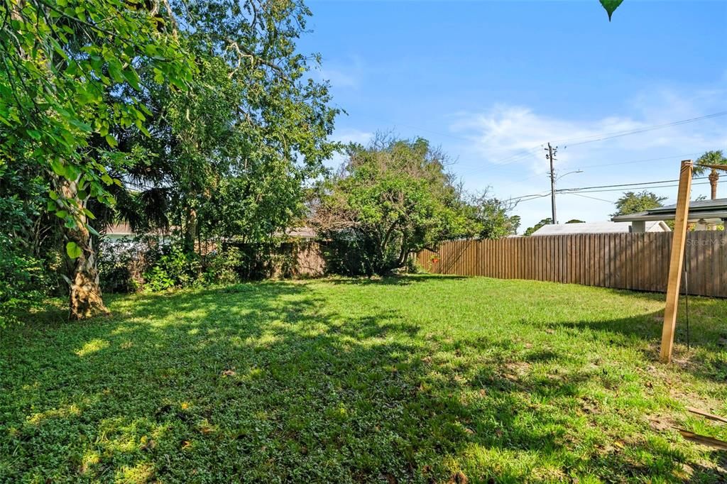 For Sale: $220,000 (2 beds, 1 baths, 828 Square Feet)