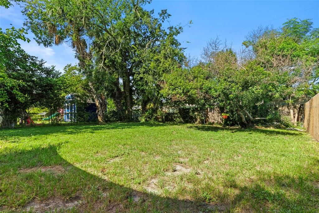 For Sale: $220,000 (2 beds, 1 baths, 828 Square Feet)