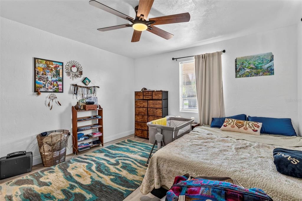 For Sale: $220,000 (2 beds, 1 baths, 828 Square Feet)