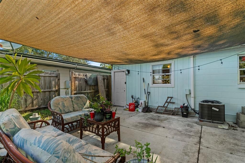 For Sale: $220,000 (2 beds, 1 baths, 828 Square Feet)
