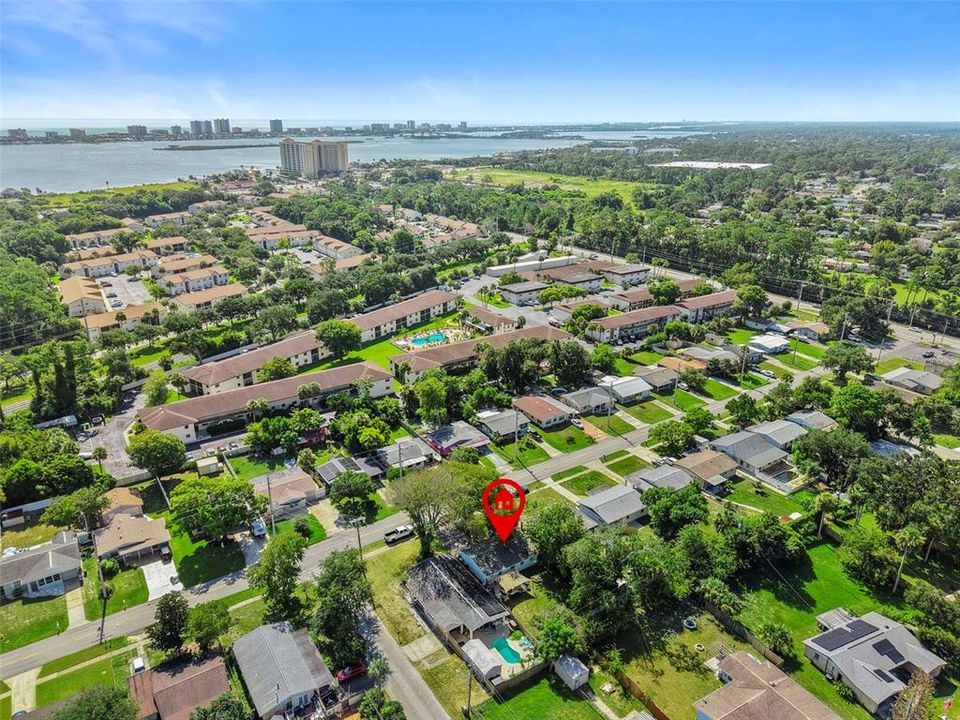 For Sale: $220,000 (2 beds, 1 baths, 828 Square Feet)