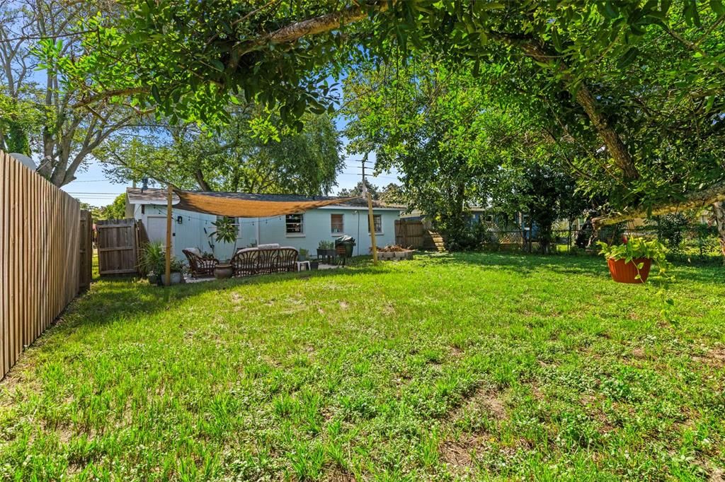 For Sale: $220,000 (2 beds, 1 baths, 828 Square Feet)