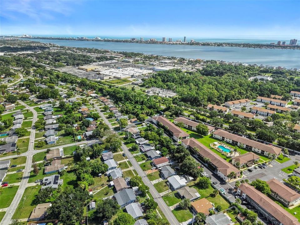 For Sale: $220,000 (2 beds, 1 baths, 828 Square Feet)