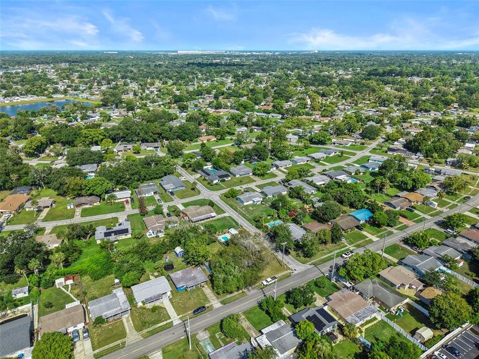 For Sale: $220,000 (2 beds, 1 baths, 828 Square Feet)