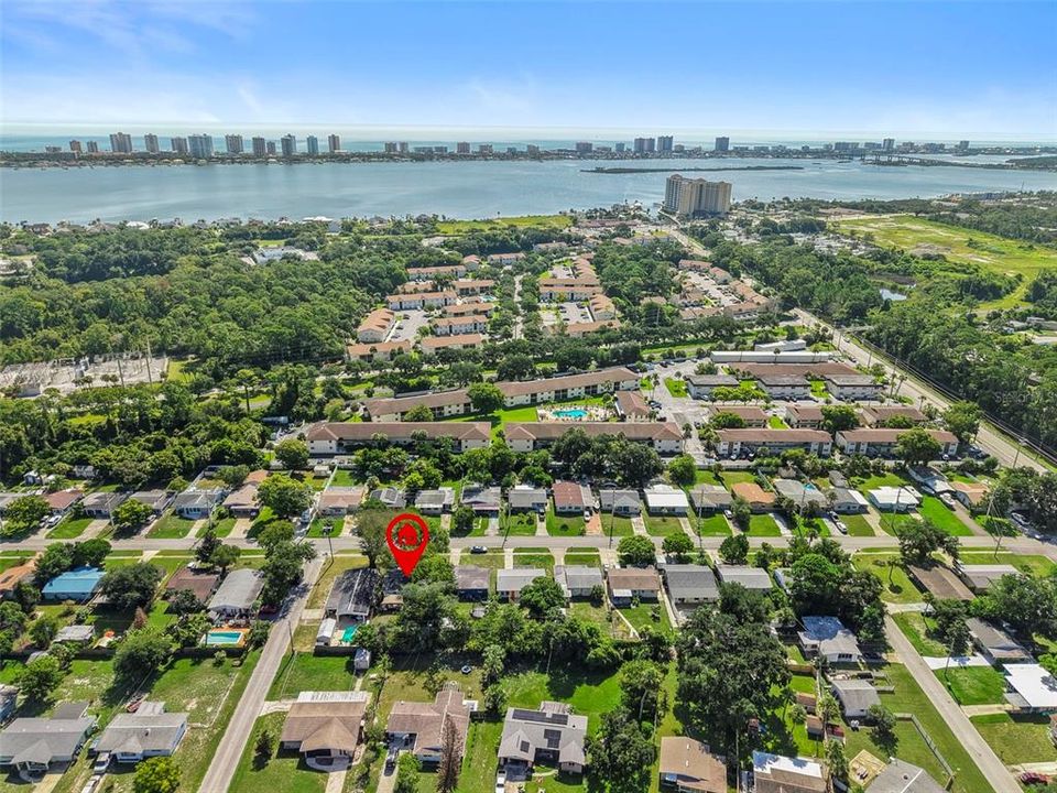 For Sale: $220,000 (2 beds, 1 baths, 828 Square Feet)