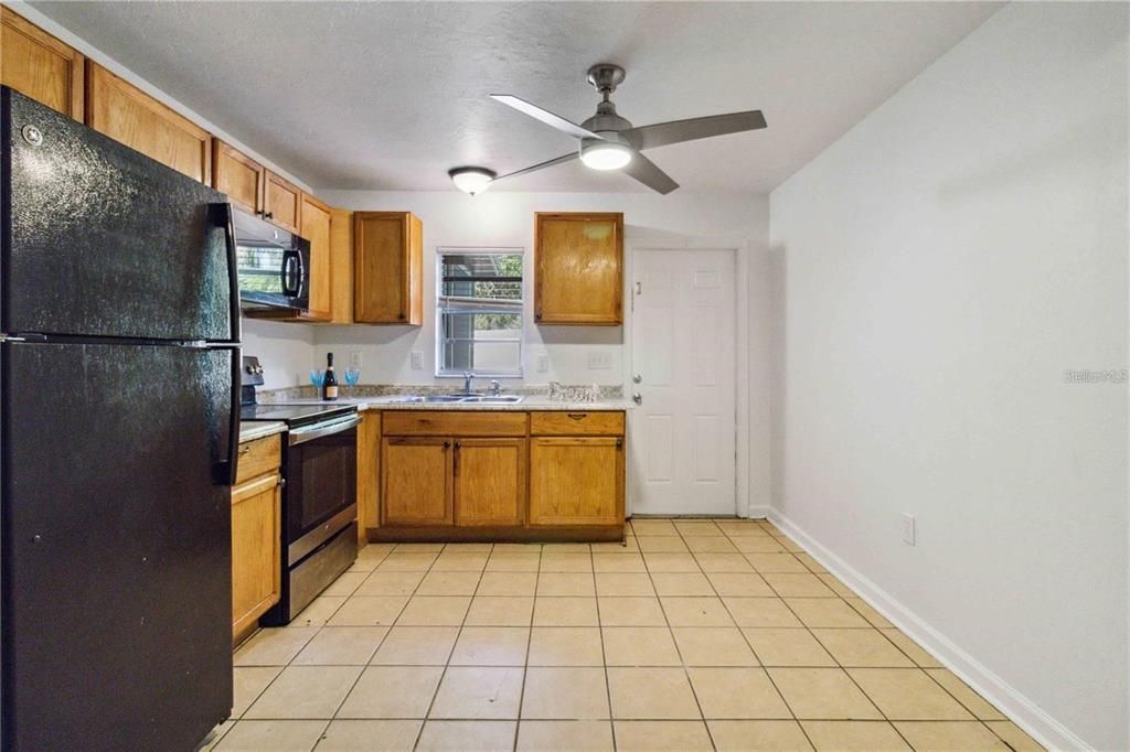 For Rent: $1,750 (2 beds, 2 baths, 1280 Square Feet)