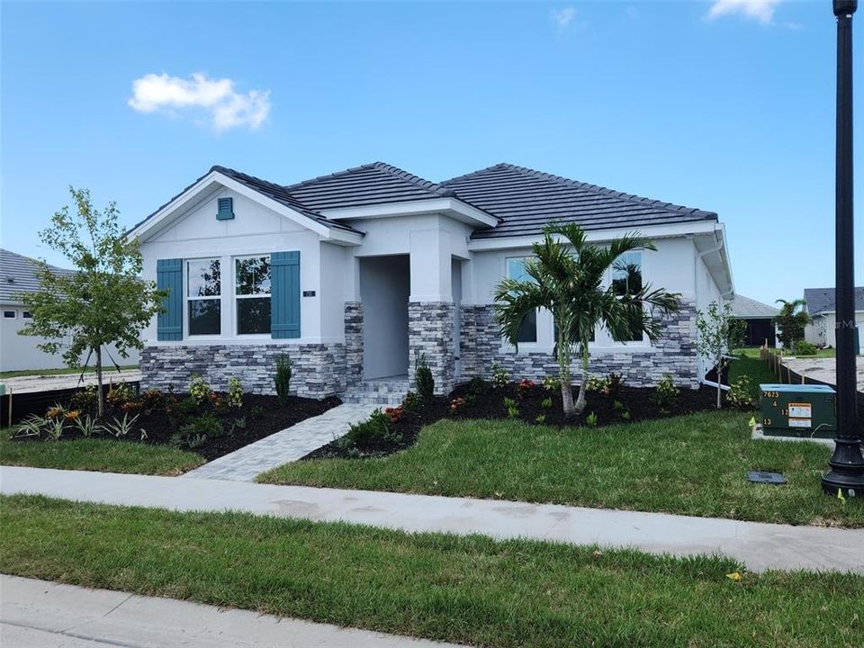 Recently Sold: $444,500 (3 beds, 2 baths, 2211 Square Feet)