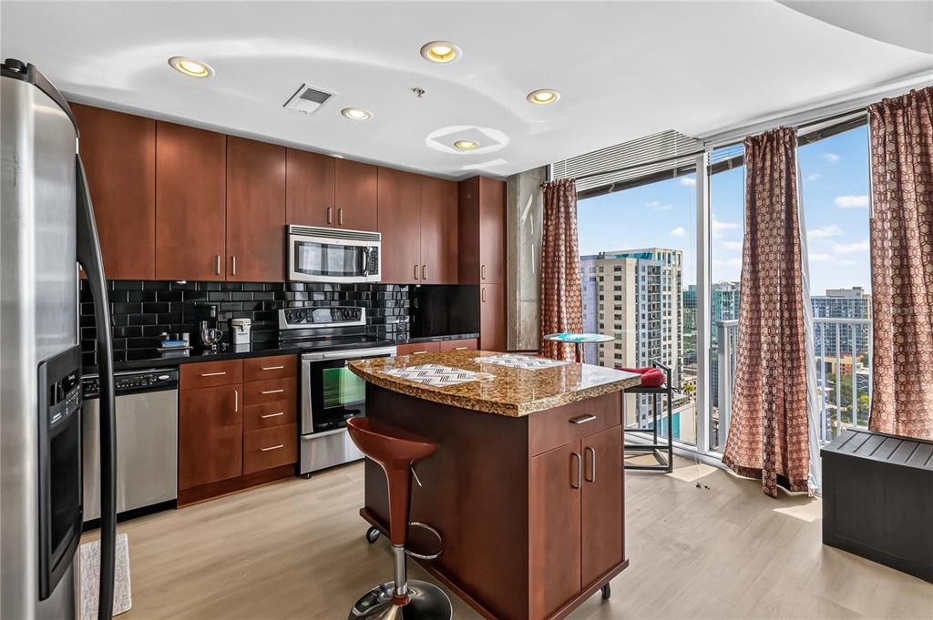 На продажу: $234,900 (1 спален, 1 ванн, 854 Квадратных фут)