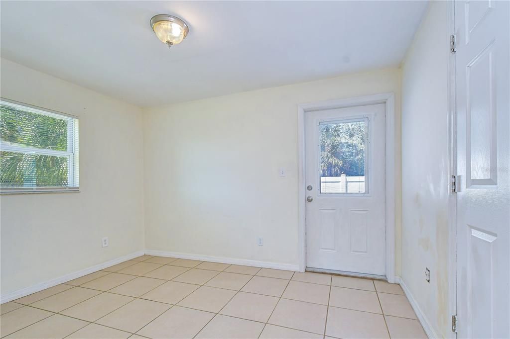For Rent: $2,300 (3 beds, 2 baths, 1336 Square Feet)