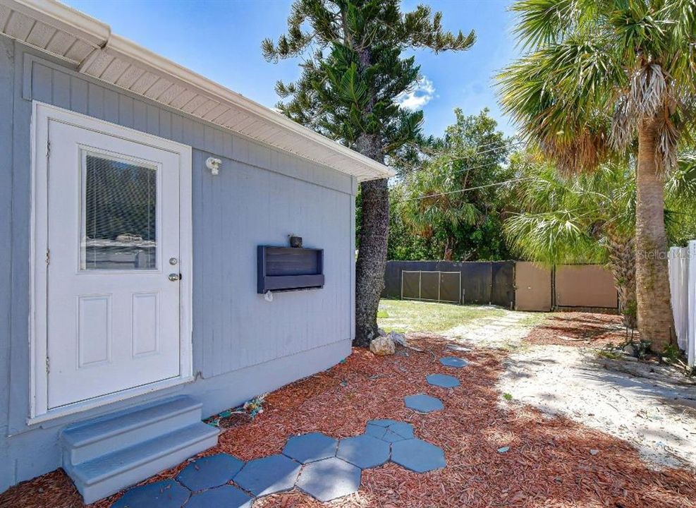 For Rent: $2,300 (3 beds, 2 baths, 1336 Square Feet)