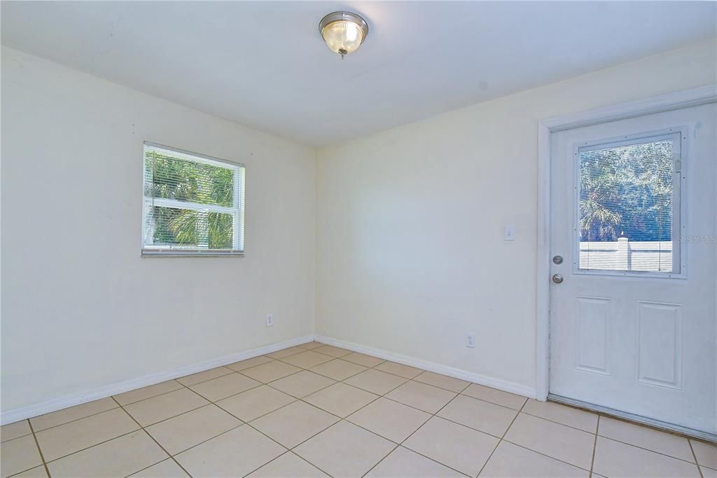 For Rent: $2,300 (3 beds, 2 baths, 1336 Square Feet)