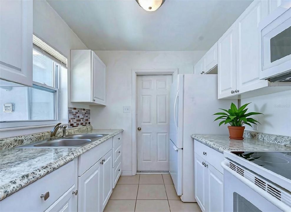 For Rent: $2,300 (3 beds, 2 baths, 1336 Square Feet)