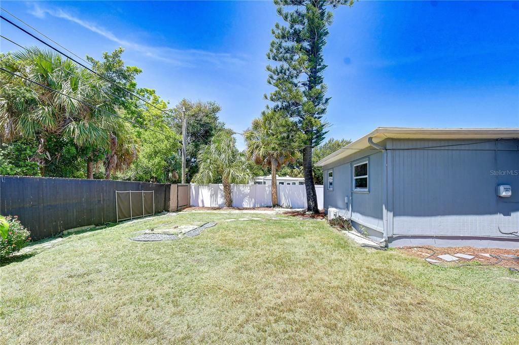 For Rent: $2,300 (3 beds, 2 baths, 1336 Square Feet)