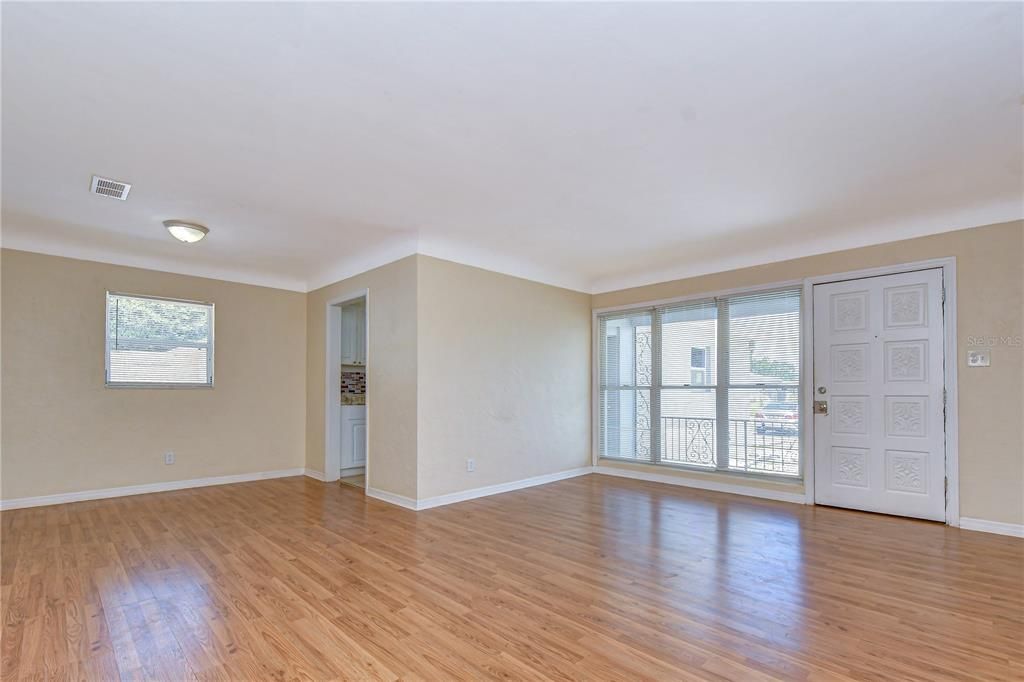 For Rent: $2,300 (3 beds, 2 baths, 1336 Square Feet)