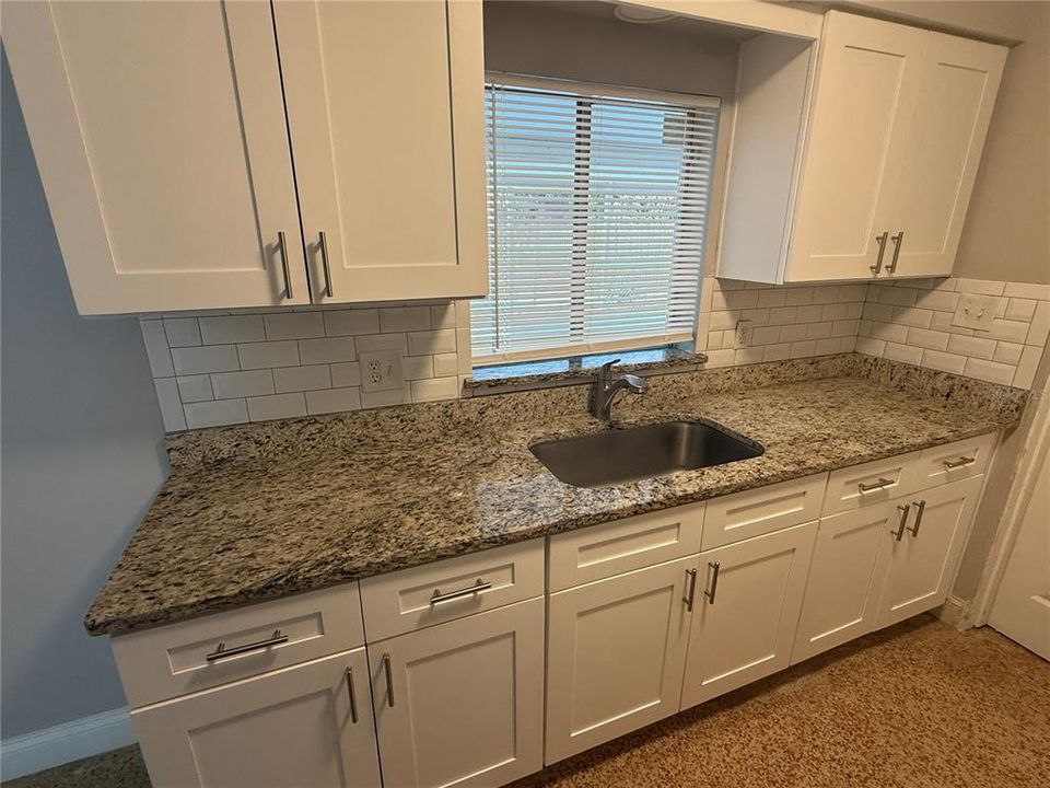 На продажу: $330,000 (3 спален, 2 ванн, 1230 Квадратных фут)