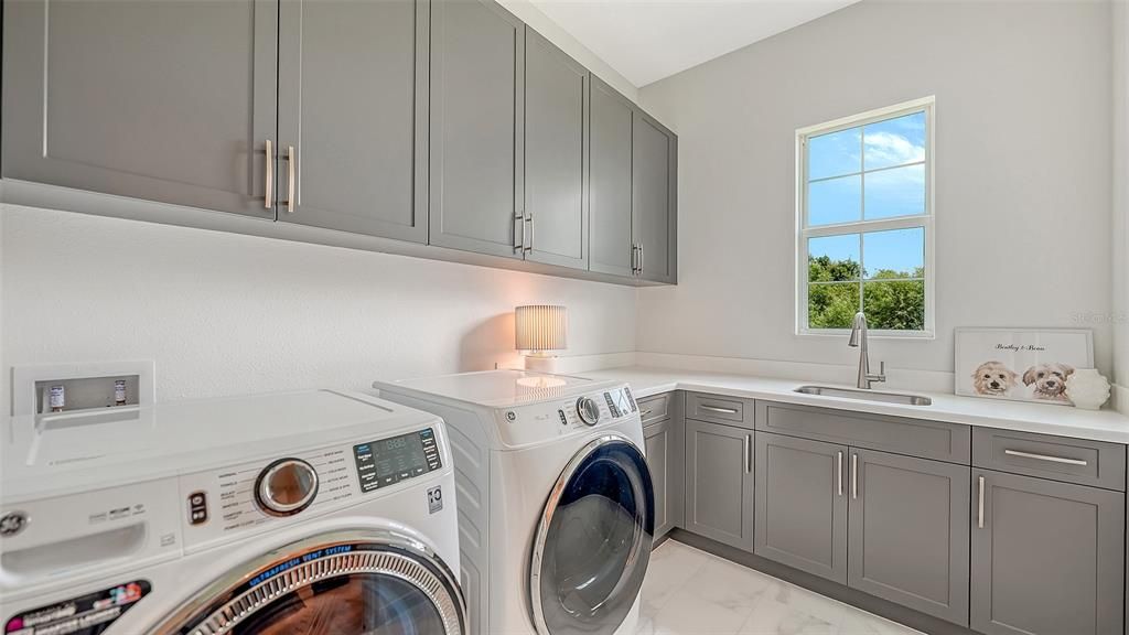 For Sale: $1,399,000 (3 beds, 3 baths, 2656 Square Feet)