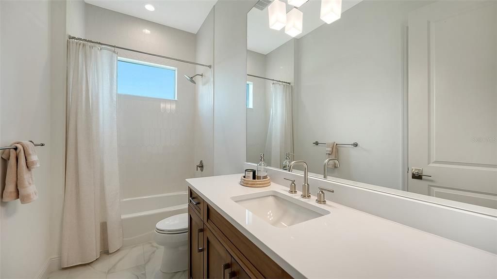 For Sale: $1,399,000 (3 beds, 3 baths, 2656 Square Feet)
