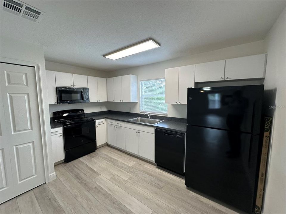 В аренду: $2,200 (3 спален, 2 ванн, 1020 Квадратных фут)