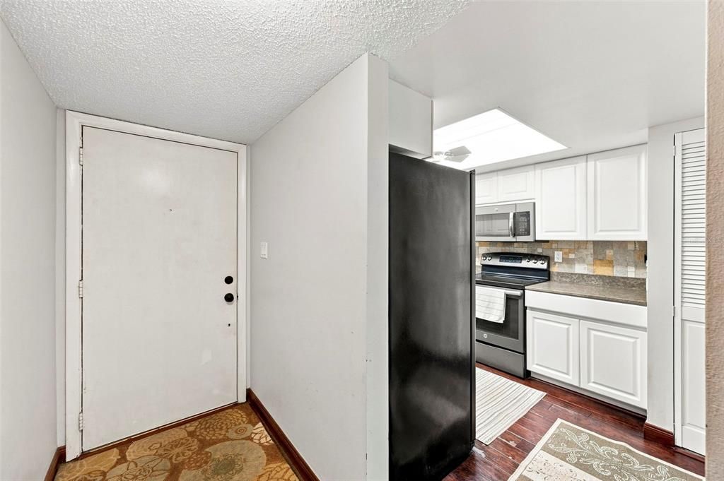 For Sale: $199,000 (2 beds, 2 baths, 1020 Square Feet)