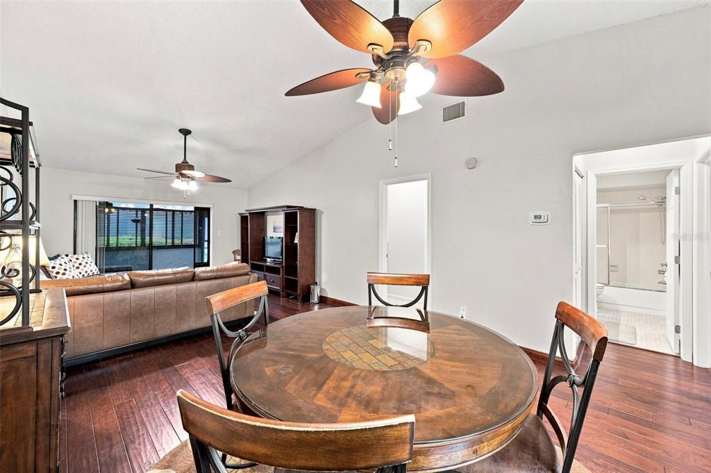 For Sale: $199,000 (2 beds, 2 baths, 1020 Square Feet)