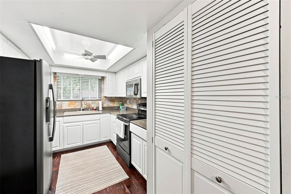 For Sale: $199,000 (2 beds, 2 baths, 1020 Square Feet)