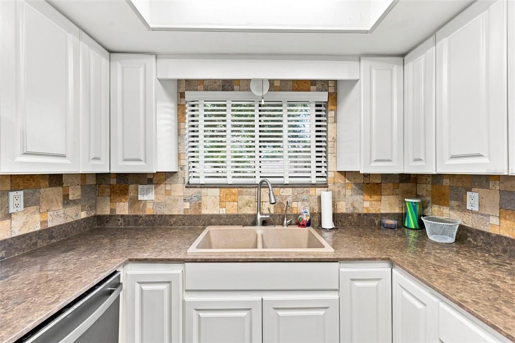 For Sale: $199,000 (2 beds, 2 baths, 1020 Square Feet)
