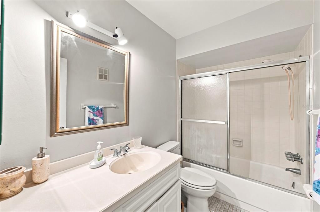For Sale: $199,000 (2 beds, 2 baths, 1020 Square Feet)