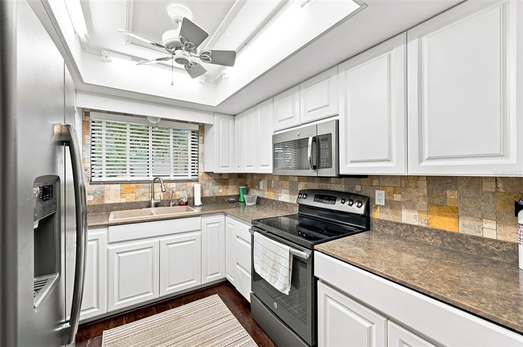 For Sale: $199,000 (2 beds, 2 baths, 1020 Square Feet)