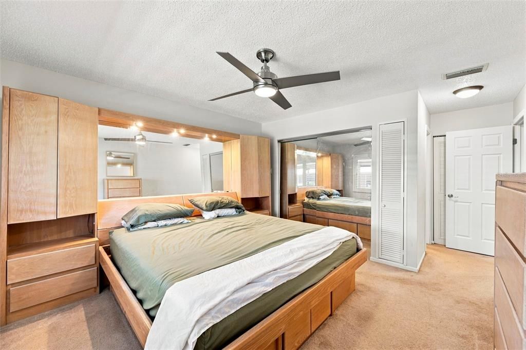 For Sale: $199,000 (2 beds, 2 baths, 1020 Square Feet)