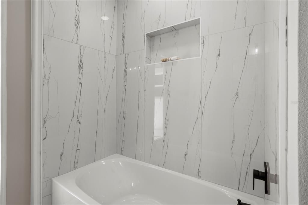 На продажу: $569,000 (4 спален, 2 ванн, 1836 Квадратных фут)