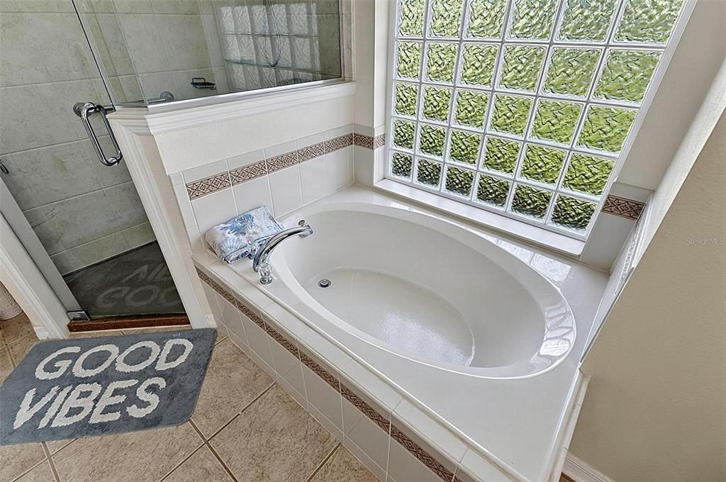 For Sale: $389,500 (3 beds, 2 baths, 1916 Square Feet)