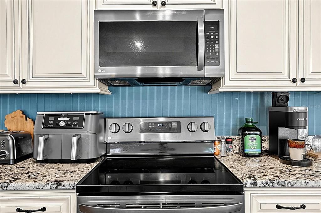 For Sale: $389,500 (3 beds, 2 baths, 1916 Square Feet)